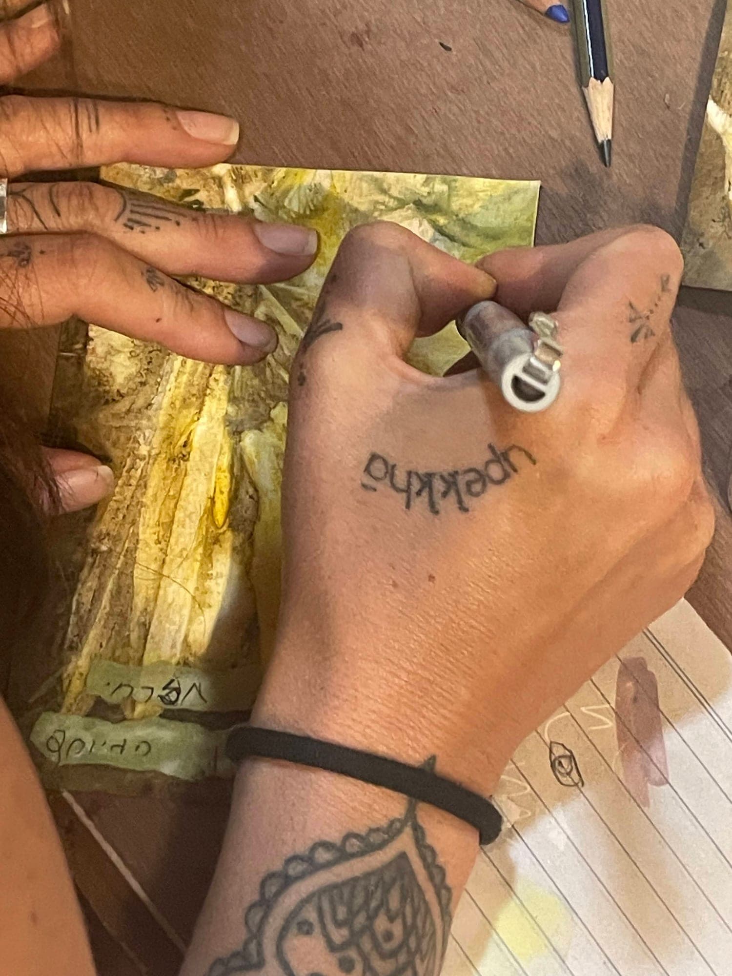 רגע מסדנת קלפי ליקוט